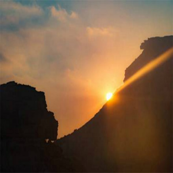 Uncaused or self-caused universe