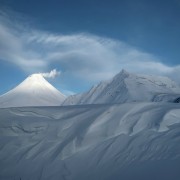 反驳否认安拉升上和高属性的谬论。