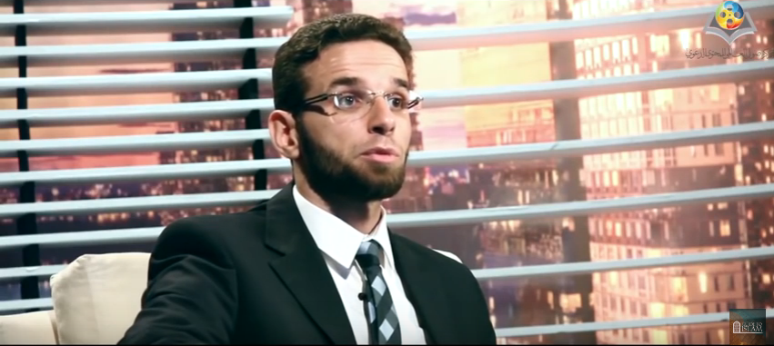 Why do Muslims pay zakat?